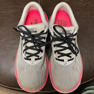 Women’s Brooks PureFlow 7. Size 9